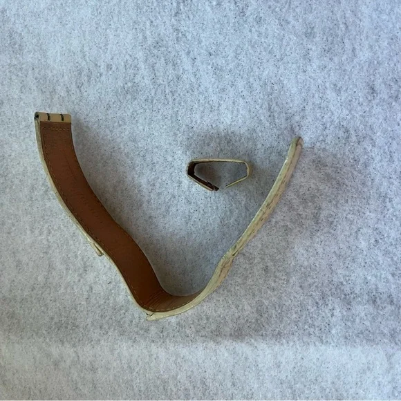 LOUIS VUITTON Cream Ivory Vernis Patent Leather WATCH BAND NO Metal Buckle - Picture 11 of 14